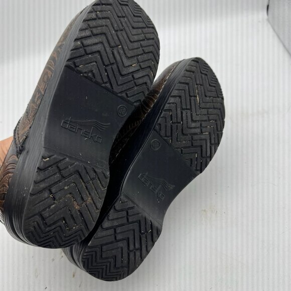 Dansko Professional Brown Embossed Leather Tooled Slip On Clogs Size 38 (US 7.5) - Picture 4 of 5